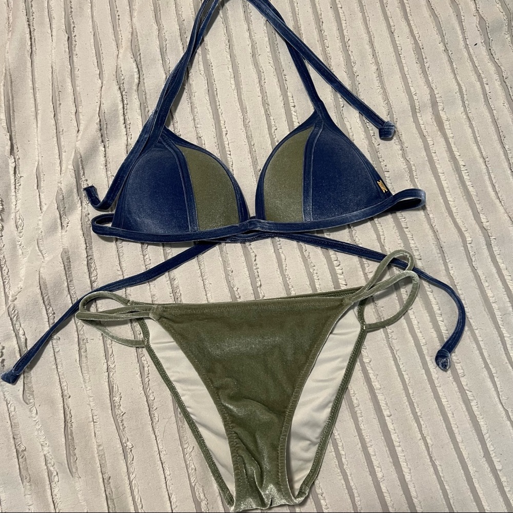 VS bikini